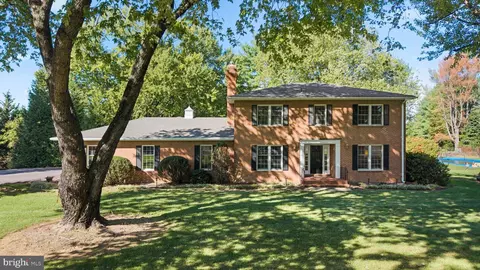 19701 Silcott Springs Rd, Purcellville, VA 20132