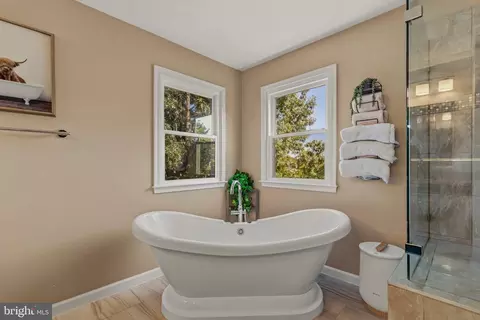Bath - 43738 Webster Ct, Ashburn, VA 20147 photo 3 of 8