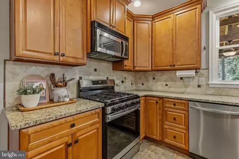 Kitchen - 43738 Webster Ct, Ashburn, VA 20147 photo 4 of 4