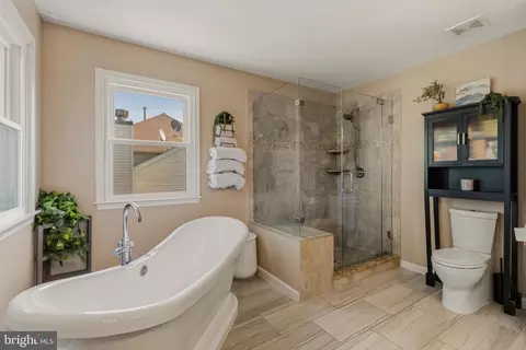 Bath - 43738 Webster Ct, Ashburn, VA 20147 photo 2 of 8