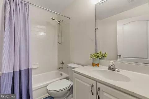 Bath - 43738 Webster Ct, Ashburn, VA 20147 photo 4 of 8
