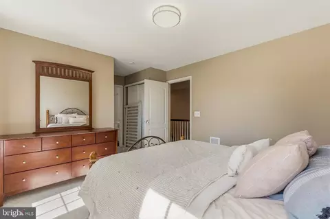 Bedroom - 43738 Webster Ct, Ashburn, VA 20147 photo 5 of 9