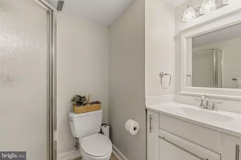 Bath - 43738 Webster Ct, Ashburn, VA 20147 photo 7 of 8