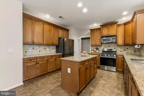 Kitchen - 43738 Webster Ct, Ashburn, VA 20147 photo 2 of 4
