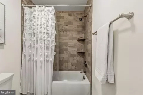 Bath - 43738 Webster Ct, Ashburn, VA 20147 photo 6 of 8