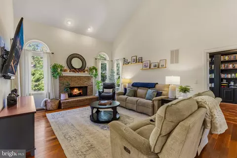 Living - 43738 Webster Ct, Ashburn, VA 20147 photo 1 of 2
