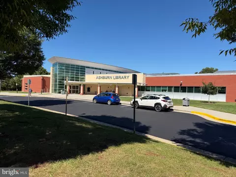 Exterior - 43349 Chokeberry Sq, Ashburn, VA 20147 photo 1 of 2