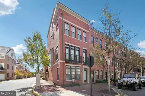 265 Crescent Station Ter SE, Leesburg, VA 20175