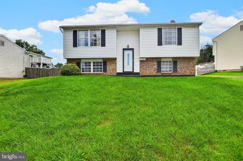 110 N Garfield Rd, Sterling, VA 20164