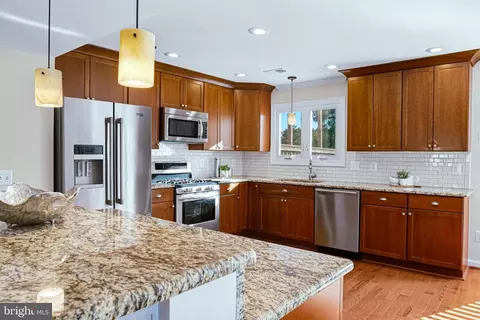 Kitchen - 43626 Blacksmith Sq, Ashburn, VA 20147 photo 2 of 2