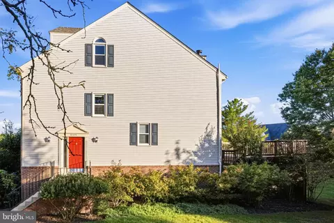 Exterior - 43626 Blacksmith Sq, Ashburn, VA 20147 photo 4 of 4