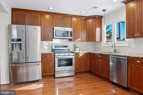 Kitchen - 43626 Blacksmith Sq, Ashburn, VA 20147 photo 1 of 2