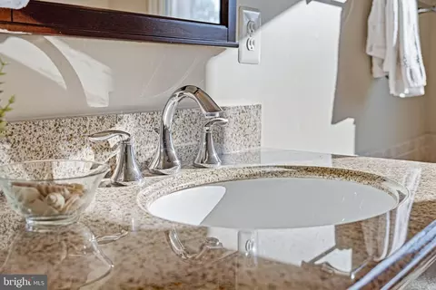 Bath - 43626 Blacksmith Sq, Ashburn, VA 20147 photo 4 of 6