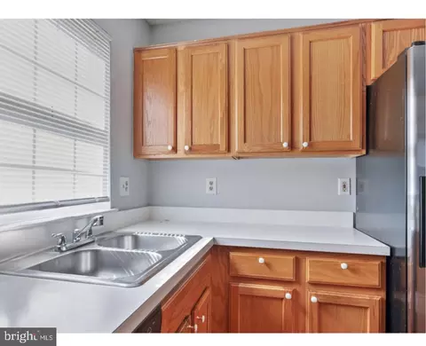 Kitchen - 46049 Marble Ter, Sterling, VA 20166 photo 8 of 9