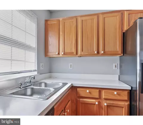 Kitchen - 46049 Marble Ter, Sterling, VA 20166 photo 5 of 9