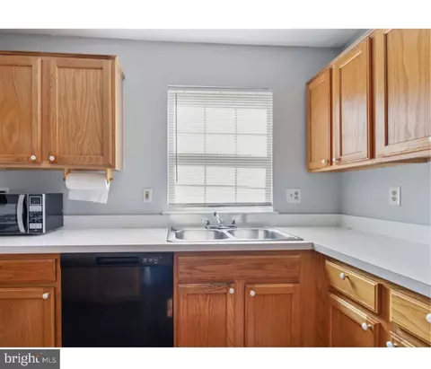 Kitchen - 46049 Marble Ter, Sterling, VA 20166 photo 4 of 9