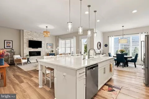 Kitchen - 42724 Cushing Ter, Ashburn, VA 20148 photo 2 of 7