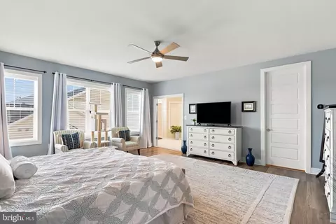 Bedroom - 42724 Cushing Ter, Ashburn, VA 20148 photo 3 of 6