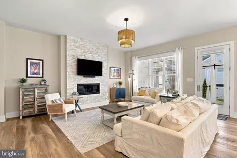 Living - 42724 Cushing Ter, Ashburn, VA 20148 photo 1 of 3