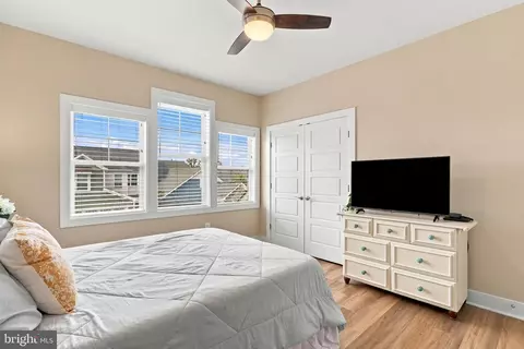 Bedroom - 42724 Cushing Ter, Ashburn, VA 20148 photo 6 of 6