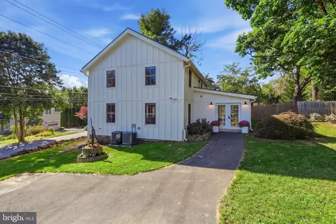 Exterior - 36 Main St, Round Hill, VA 20141 photo 4 of 5