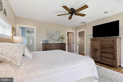Bedroom - 36 Main St, Round Hill, VA 20141 photo 3 of 4