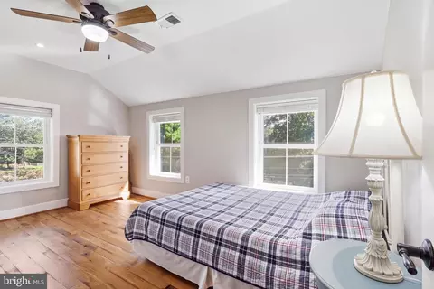Bedroom - 36 Main St, Round Hill, VA 20141 photo 4 of 4
