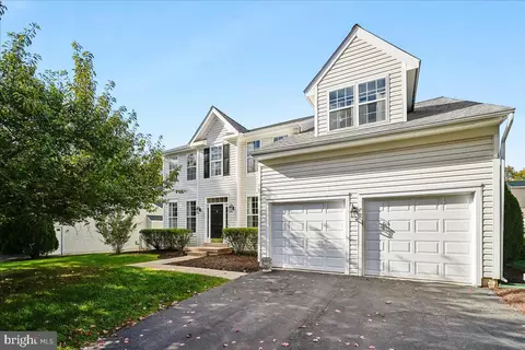 35812 Park Heights Cir, Round Hill, VA 20141