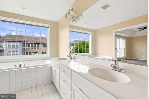 Bath - 22675 Simonet Blanc Ter, Ashburn, VA 20148 photo 3 of 4