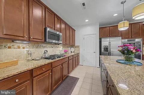 Kitchen - 42150 Ruby Dusk Way, Brambleton, VA 20148 photo 4 of 6