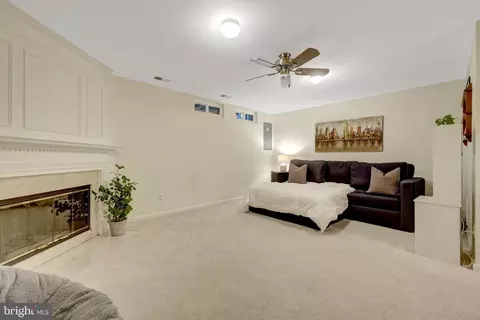 Bedroom - 43309 Parlor Sq, Ashburn, VA 20147 photo 4 of 6