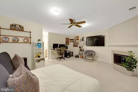 Bedroom - 43309 Parlor Sq, Ashburn, VA 20147 photo 6 of 6