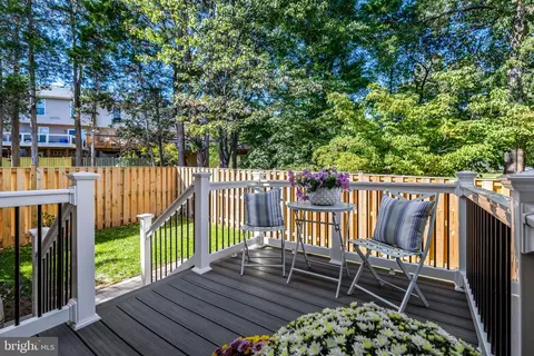 Exterior - 43309 Parlor Sq, Ashburn, VA 20147 photo 4 of 7