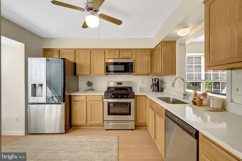 Kitchen - 43309 Parlor Sq, Ashburn, VA 20147 photo 1 of 3