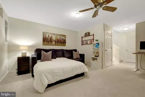 Bedroom - 43309 Parlor Sq, Ashburn, VA 20147 photo 5 of 6