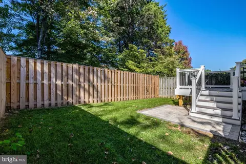 Exterior - 43309 Parlor Sq, Ashburn, VA 20147 photo 5 of 7