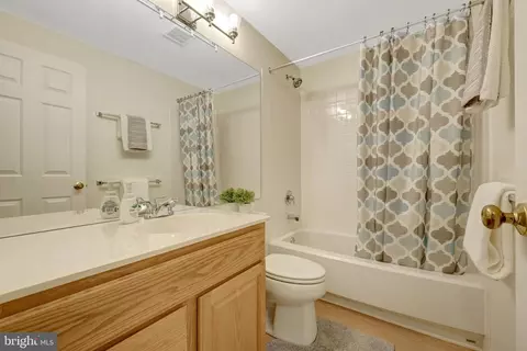 Bath - 43309 Parlor Sq, Ashburn, VA 20147 photo 3 of 3