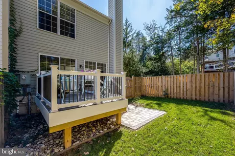 Exterior - 43309 Parlor Sq, Ashburn, VA 20147 photo 6 of 7