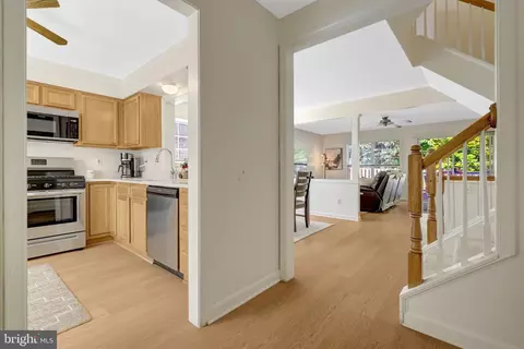 Entry Way - 43309 Parlor Sq, Ashburn, VA 20147 photo 2 of 3