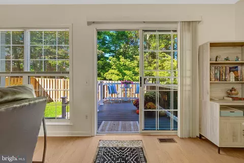 Exterior - 43309 Parlor Sq, Ashburn, VA 20147 photo 2 of 7