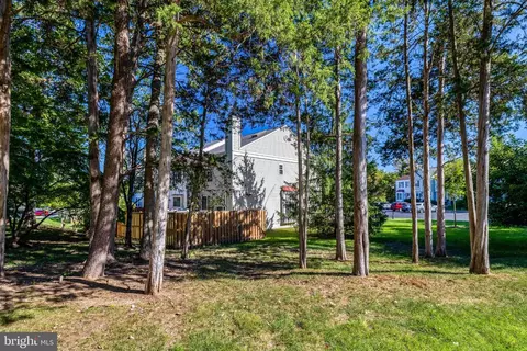 Exterior - 43309 Parlor Sq, Ashburn, VA 20147 photo 7 of 7