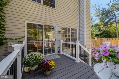 Exterior - 43309 Parlor Sq, Ashburn, VA 20147 photo 3 of 7