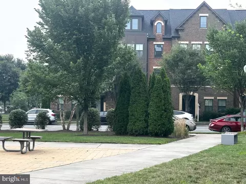 Exterior - 43451 Charitable St, Ashburn, VA 20148 photo 8 of 9