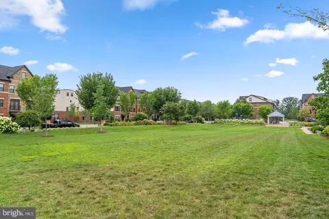 Exterior - 43451 Charitable St, Ashburn, VA 20148 photo 4 of 9