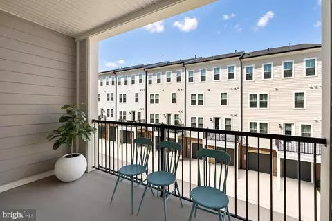 Exterior - 42641 Darala Dr, Ashburn, VA 20147 photo 1 of 5