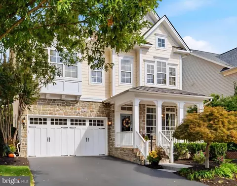 42746 Explorer Dr, Brambleton, VA 20148