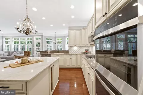 Kitchen - 42746 Explorer Dr, Brambleton, VA 20148 photo 10 of 11