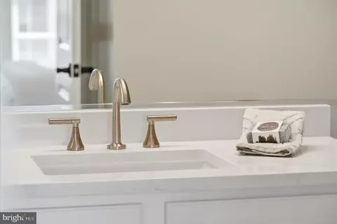 Bath - 42746 Explorer Dr, Brambleton, VA 20148 photo 6 of 8
