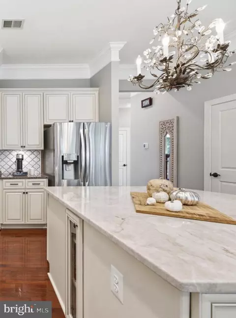 Kitchen - 42746 Explorer Dr, Brambleton, VA 20148 photo 7 of 11
