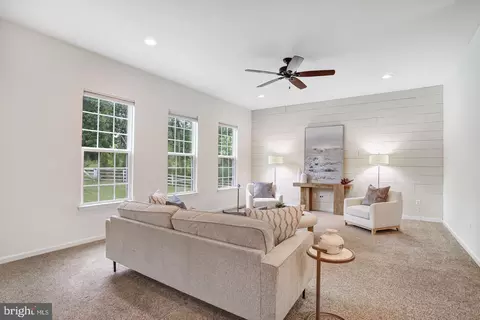 Living - 26798 Barnsley Pl, Chantilly, VA 20152 photo 5 of 7